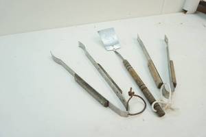 lot 67 image: Grilling tools