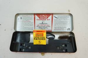 lot 81 image: Gun cleaning kit