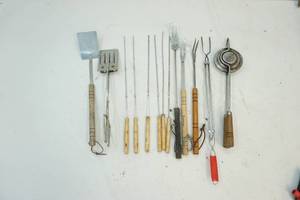 lot 94 image: Grilling tools