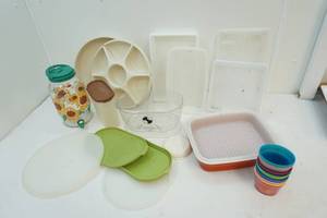 lot 130 image: Tubberware, cups