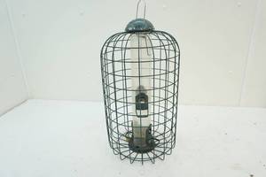 lot 138 image: birdfeeder