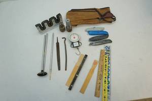 lot 148 image: Gun accessories