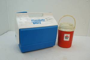 lot 149 image: Beverage holders