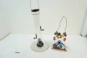 lot 163 image: Bird feeders