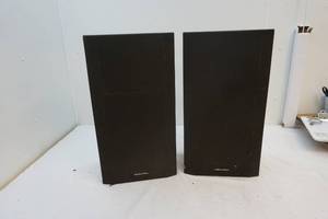 lot 176 image: Realistic speakers