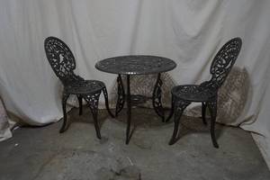 lot 177 image: Patio set table
