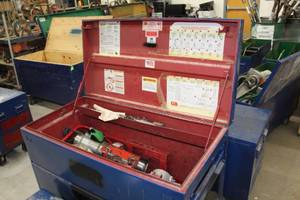 lot 865 image: Gardner Bender Brutus Cable Puller CM-16  with Metal Job Site Box