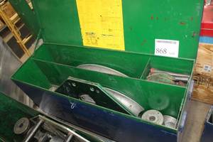 lot 868 image: Greenlee Portable Hydraulic Bender 885  with Rolling Metal Job Site Box