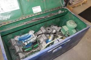 lot 860 image: Greenlee Portable Hydraulic Bender 884885  with Rolling Metal Job Site Box