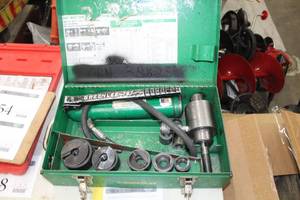 lot 952 image: Greenlee Heavy Duty Slug Splitter Hydraulic Knockout Punch Set  with Greenlee 767 Hydraulic Pump, Metal Case