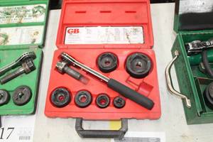 lot 918 image: Gardner Bender Ratchet Wrench Knock Out KOW520  with Plastic Case