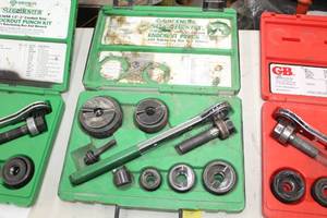 lot 917 image: Greenlee Slug Buster Ratchet Knockout Punch Set 7238SB  with Plastic Case