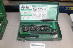lot 910 image: Greenlee Ratchet Knockout Driver 19041906SB  with Metal Case