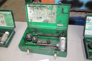 lot 909 image: Greenlee Ratchet Knockout Driver  with Metal Case