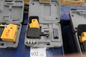 lot 932 image: Pacific Laser Systems PLS5  with Plastic Case