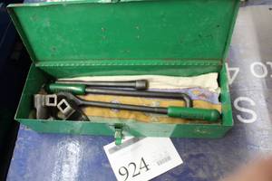 lot 924 image: Greenlee Cable Bender 796  with Metal Case
