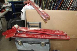 lot 954 image: Lot of (2) Maxis 6K Tripod