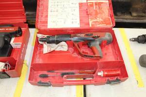 lot 974 image: Hilti Power Actuated Nail Gun DX460  with Plastic Case, Accessories