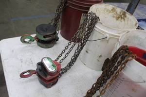 lot 1017 image: Little Mule Chain Hoist LMHA 12 Ton