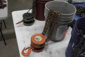 lot 1030 image: CM Series 622 Chain Hoist 1 Ton
