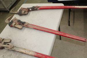 lot 1050 image: Pipe Wrench 48L