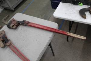 lot 1051 image: Pipe Wrench 48L