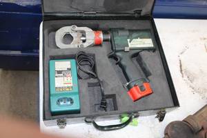 lot 1059 image: Greenlee Gator Plus Battery Cable Cutter ESG50GL