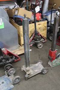 lot 1068 image: Milwaukee Drill Stand