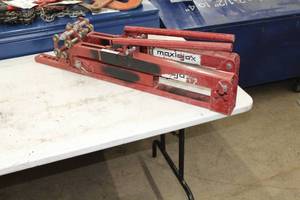 lot 1035 image: Lot of (2) Southwire Maxisjax Reel Stands