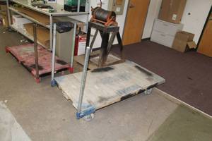 lot 1076 image: Industrial Cart