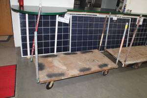 lot 1075 image: Industrial Cart
