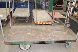 lot 1084 image: Industrial Cart