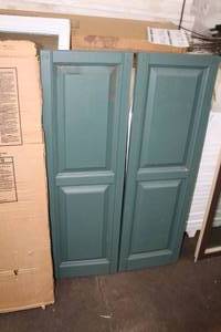 lot 354 image: Lot of (2) Raised Panel Window Shutters Forest Green 1THx15Wx47H