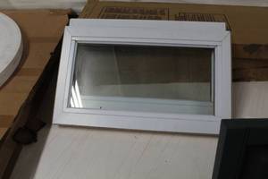 lot 358 image: Lot of (2) Windows White 1-34THx22-12Wx13-12H