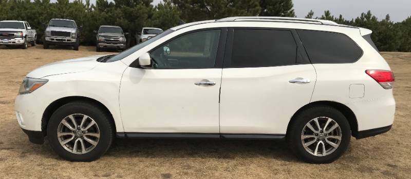 lot 4 image: 2013 Nissan Pathfinder SV 4x4