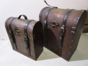 lot 60 image: Nesting trunks, largest 11x7.5x15...