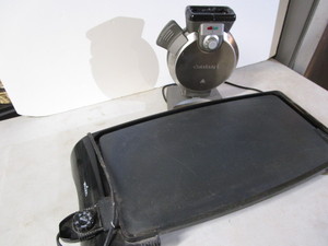 lot 63 image: Cuisinart vertical waffle maker, Ri...