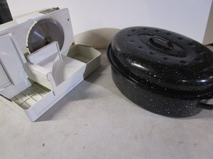 lot 71 image: Oster Choice Cut electric slicer, e...