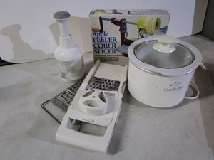 lot 72 image: Rival 1.5qt slow cooker, Pampered C...