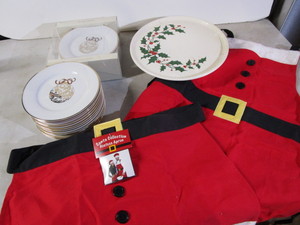 lot 76 image: Dessert plates with ornament design...