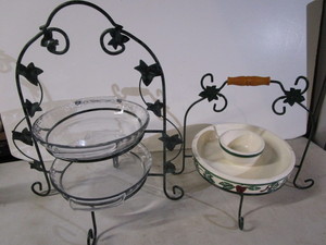 lot 77 image: Chip & Dip with stand, double pie p...
