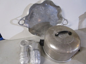 lot 78 image: Vintage Kromex cake taker, hammered...