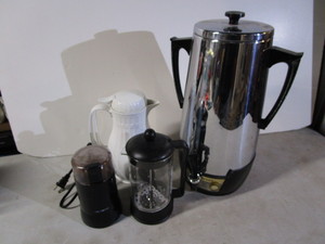 lot 81 image: Dormeye 40 cup coffee urn, Mr Coffe...