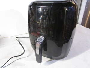 lot 82 image: Air fryer by Nutrify...