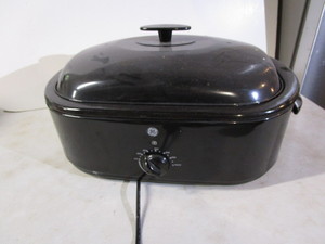 lot 84 image: General Electric 18qt roaster...