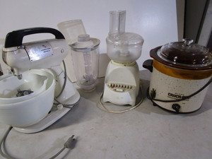 lot 85 image: Rival crockpot, Hamilton Beach stan...