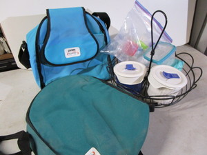 lot 86 image: Pyrex portable insulated bags - two ...