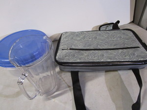 lot 88 image: Insulated carry bag, cake pan, plas...
