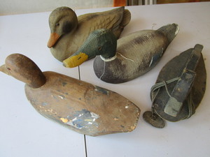 lot 124 image: Decoys solid wood, Carrylite, Pape...