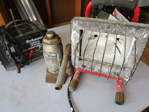 lot 162 image: Schauer battery charger, bottle jac...